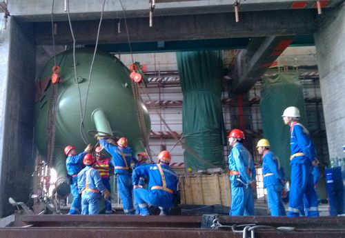 防城港百万核电首台“血液净化”设备混床顺利就位 防城港百万核电首台“血液净化”设备混床顺利就位