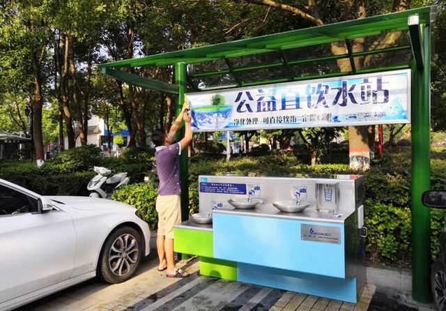 采用反渗透技术公益直饮水站开始出现在河南息县街头 采用反渗透技术公益直饮水站开始出现在河南息县街头