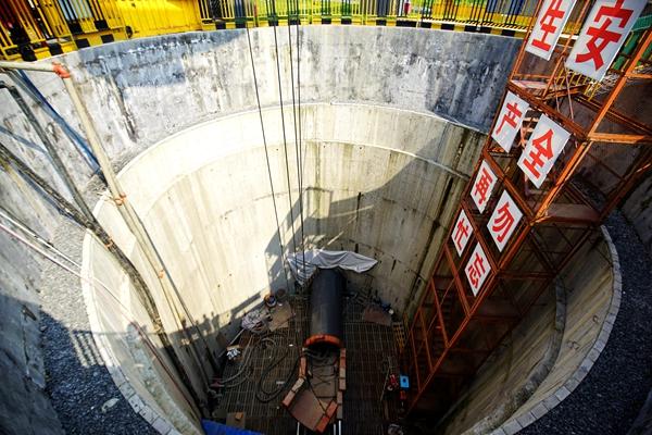 宁波市桃源水厂节点性工程管线顶管施工成功穿越姚江
