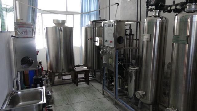 怀化市怀铁二中科技活动小组走进学校直饮水车间观摩 怀化市怀铁二中科技活动小组走进学校直饮水车间观摩