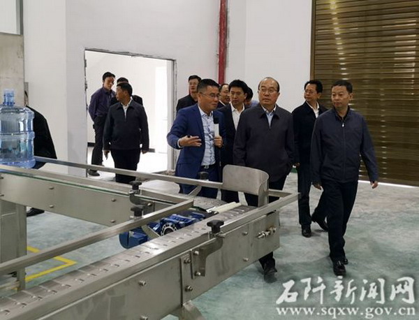 贵州省副省长率观摩组考察石阡县高原清泉矿泉水项目 贵州省副省长率观摩组考察石阡县高原清泉矿泉水项目