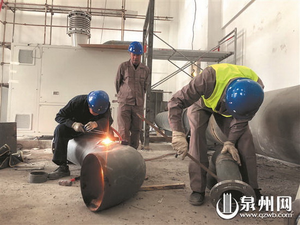 泉州“芯谷”南安分园区工业污水处理厂正在安装设备 泉州“芯谷”南安分园区工业污水处理厂正在安装设备