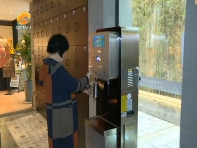 福建泉州西街古街区游客服务中心为民众免费供直饮水 福建泉州西街古街区游客服务中心为民众免费供直饮水