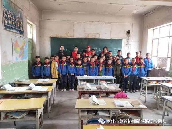喀什市慈善协会新丝路爱心团队举行净水计划二期活动 喀什市慈善协会新丝路爱心团队举行净水计划二期活动