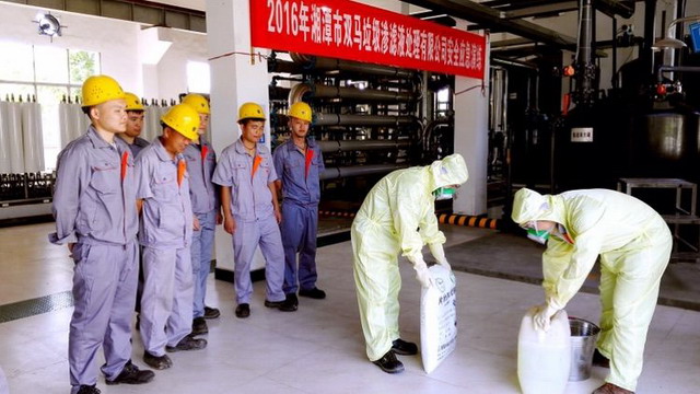 据湘潭在线新闻网2019年5月5日讯 4月30日是湘潭市创建国家卫生城市的一个关键节点。为了更好、更细、更实地推进创卫工作,4月28至29日,市容环境卫生专业组邀请了几位省内创卫专家,对湘潭市市容环境卫生工作进行全面“会诊”。 据湘潭在线新闻网2019年5月5日讯 4月30日是湘潭市创建国家卫生城市的一个关键节点。为了更好、更细、更实地推进创卫工作,4月28至29日,市容环境卫生专业组邀请了几位省内创卫专家,对湘潭市市容环境卫生工作进行全面“会诊”。