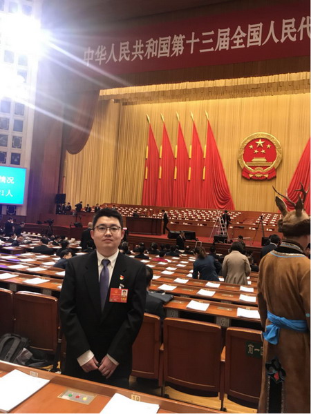蒙牛集团高级经理史玉东被推选担任“十四冬”火炬手