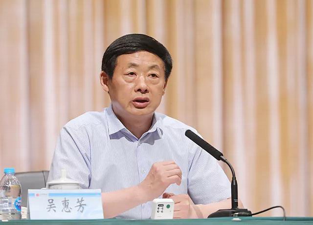 栗战书委员长率领检查组来到永钢集团污水处理厂检查 栗战书委员长率领检查组来到永钢集团污水处理厂检查