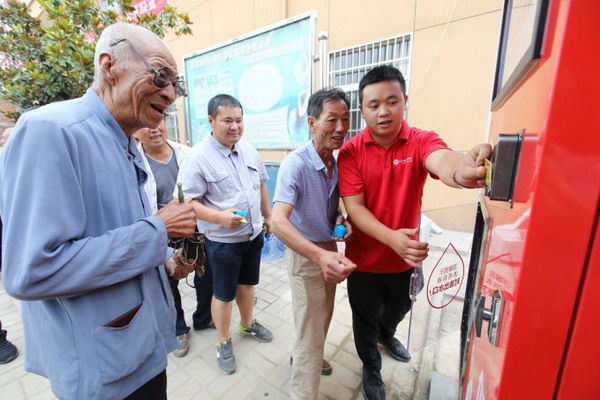 西安市水务局举行周至县竹峪镇东寨村惠民水站揭幕式（《三秦都市报》记者 马召 摄）