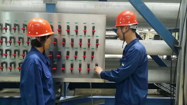 山钢集团日照公司海水淡化主厂房膜车间单机试车成功 山钢集团日照公司海水淡化主厂房膜车间单机试车成功