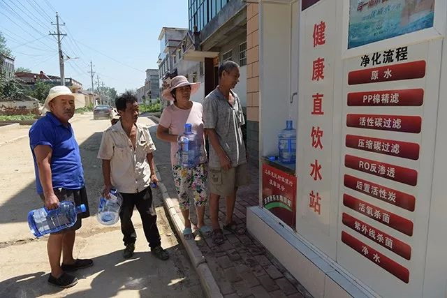 河南上蔡县小岳寺乡坡吴村惠民水站为贫困户发取水卡 河南上蔡县小岳寺乡坡吴村惠民水站为贫困户发取水卡