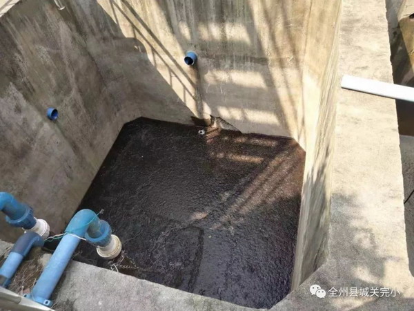 广西全州县城关完全小学师生们参观永岁乡垃圾填埋场 广西全州县城关完全小学师生们参观永岁乡垃圾填埋场