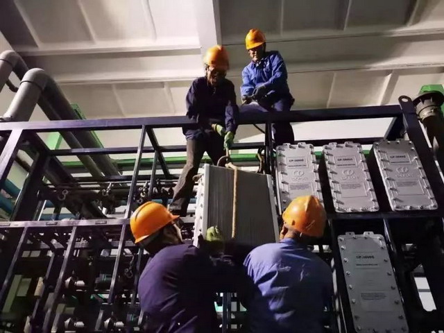 内蒙古乌斯太热电厂化学专业对水处理膜装置进行维护 内蒙古乌斯太热电厂化学专业对水处理膜装置进行维护