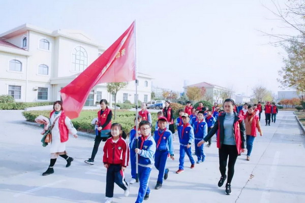 小学生参观西海岸公用事业集团水务公司豆金河中水厂 小学生参观西海岸公用事业集团水务公司豆金河中水厂