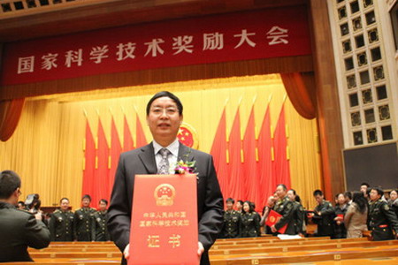 杨维慎研究员等人完成的“分子尺度分离无机膜材料设计合成及其分离与催化性能研究”荣获国家自然科学二等奖 杨维慎研究员等人完成的“分子尺度分离无机膜材料设计合成及其分离与催化性能研究”荣获国家自然科学二等奖