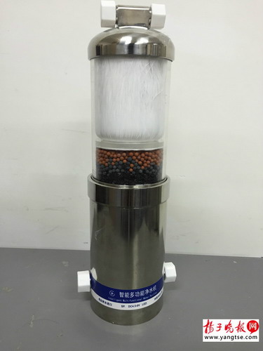 新发明的家庭净水器很像一台小型榨汁机 新发明的家庭净水器很像一台小型榨汁机
