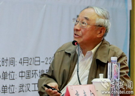 李圭白院士作“创新与我国城市饮用水净化技术的发展”学术报告 李圭白院士作“创新与我国城市饮用水净化技术的发展”学术报告