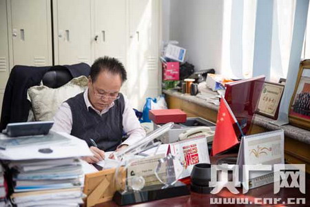 蹇锡高院士开发耐热高性能工程塑料并真正实现产业化 蹇锡高院士开发耐热高性能工程塑料并真正实现产业化