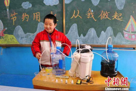 科技制作10岁小玩家石成岳仅三天攒出一个简易净水机