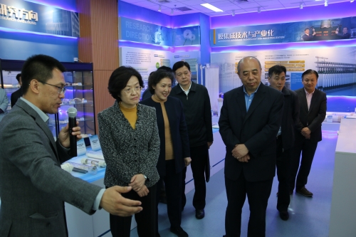 天津市教育工委书记程丽华实地考察膜国家重点实验室 天津市教育工委书记程丽华实地考察膜国家重点实验室