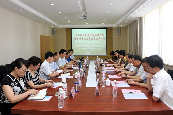 孙静老师(左一)在陕西中医药大学申报陕西省中医脑病学重点实验室立项建设评审活动现场 孙静老师(左一)在陕西中医药大学申报陕西省中医脑病学重点实验室立项建设评审活动现场