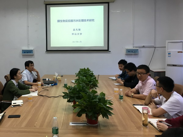 孟凡刚教授(左二) 孟凡刚教授(左二)