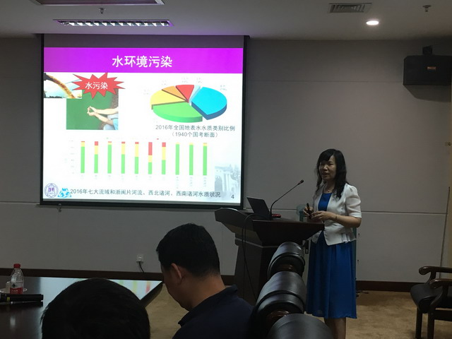 黄霞教授应邀到中科院城市污染物转化重点实验室交流 黄霞教授应邀到中科院城市污染物转化重点实验室交流