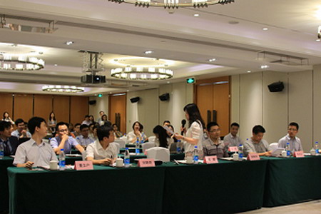 清华大学环境学院黄霞教授做赛事介绍 清华大学环境学院黄霞教授做赛事介绍