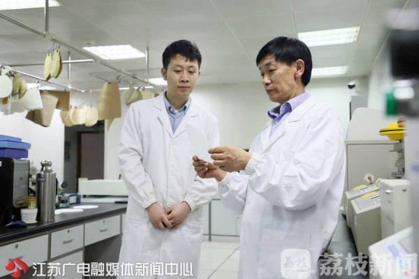 南京林大戴红旗教授的成果让造纸企业摆脱了“污名” 南京林大戴红旗教授的成果让造纸企业摆脱了“污名”