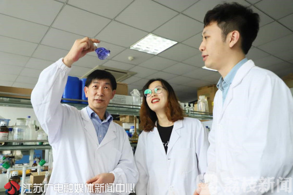 南京林大戴红旗教授的成果让造纸企业摆脱了“污名” 南京林大戴红旗教授的成果让造纸企业摆脱了“污名”