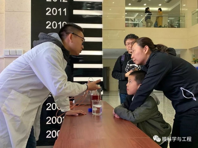 纳滤膜脱色处理小实验被带到中国科学院第二届科学节 纳滤膜脱色处理小实验被带到中国科学院第二届科学节