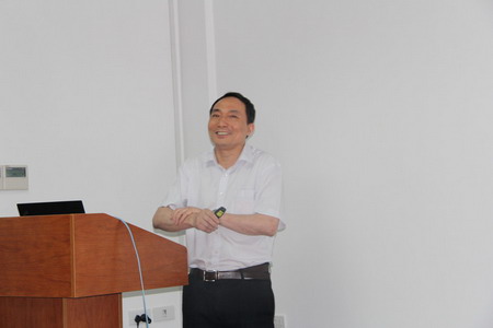 金万勤教授作学术报告 金万勤教授作学术报告