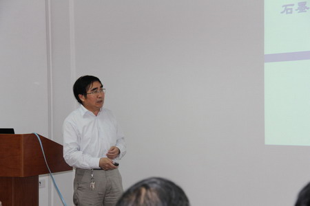 杨俊和教授作学术报告 杨俊和教授作学术报告