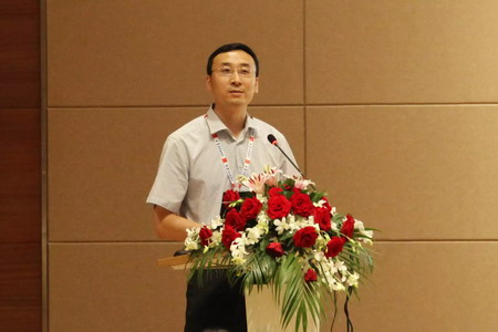 中环膜总经理毕飞在高级论坛发表演讲