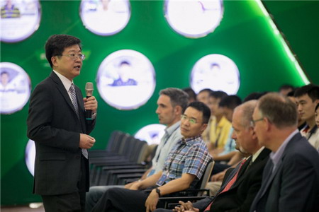 集团高级副总裁兼中国公司总裁丁威