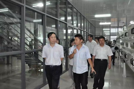 9月24日下午，江苏省副省长、中国工程院院士、中国膜材料顶级专家徐南平来到科润膜材料有限公司考察新型全氟离子膜项目的进展情况（供图：科润膜）