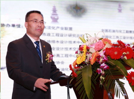 杨尚宝博士主持2015(第三届)西湖大会 杨尚宝博士主持2015(第三届)西湖大会