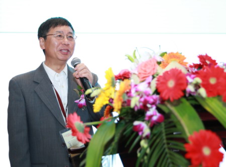 中国工程院曲久辉院士作报告 中国工程院曲久辉院士作报告