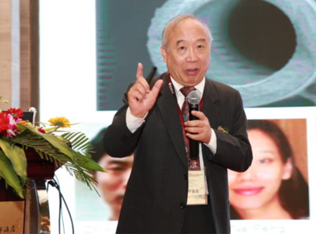新加坡工程科学院钟台生院士作报告 新加坡工程科学院钟台生院士作报告
