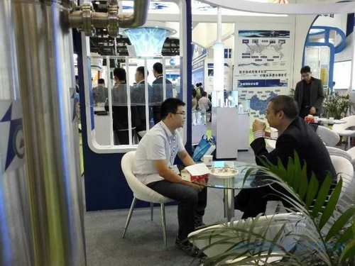 久吾高科总裁范克银亲临现场指导工作 久吾高科总裁范克银亲临现场指导工作