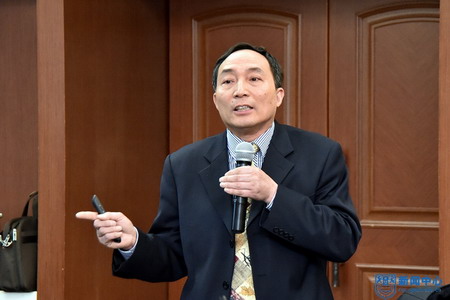 实验室常务副主任金万勤教授作做工作报告 实验室常务副主任金万勤教授作做工作报告