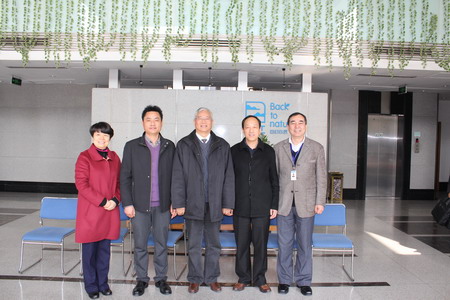 2015年1月21日,公司总裁尤健明与高从堦院士签署了共建膜材料技术联合研发中心合作协议 2015年1月21日,公司总裁尤健明与高从堦院士签署了共建膜材料技术联合研发中心合作协议