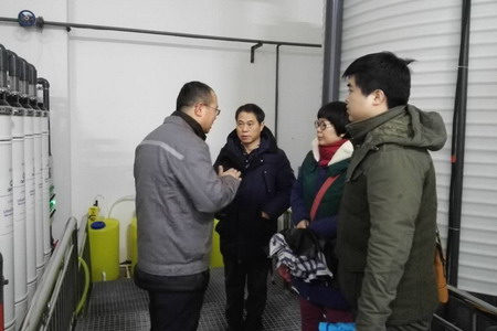澳维环保路宏伟博士在为专家做讲解 澳维环保路宏伟博士在为专家做讲解