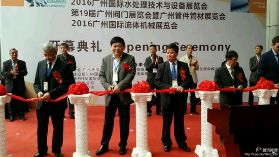 中国膜工业协会秘书长王继文等主宾为开幕式剪彩(薛鸽 摄) 中国膜工业协会秘书长王继文等主宾为开幕式剪彩(薛鸽 摄)