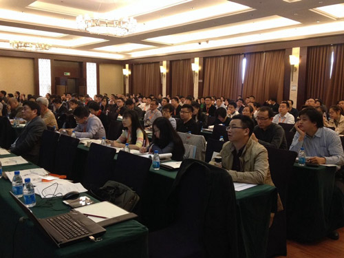 徐平博士在2016新膜与新膜过程及其应用研讨会作报告 徐平博士在2016新膜与新膜过程及其应用研讨会作报告