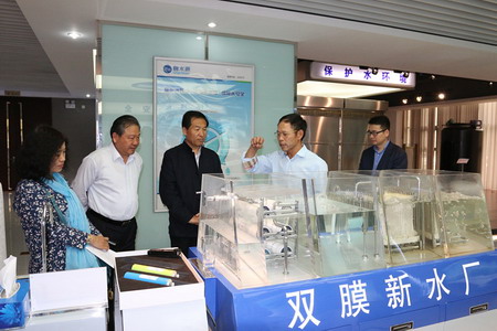 文剑平为王世明副部长等领导讲解MBR工艺原理 文剑平为王世明副部长等领导讲解MBR工艺原理