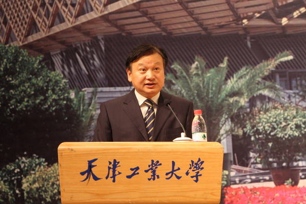 天津工业大学副校长程博闻代表校方首先为大会致辞 天津工业大学副校长程博闻代表校方首先为大会致辞
