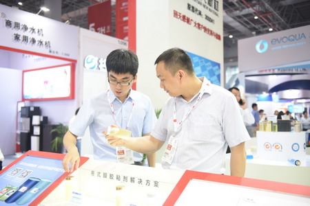 集团领导在展会现场指导 集团领导在展会现场指导