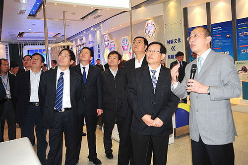 科技部领导万钢和徐南平同赴江苏省考察众创空间建设 科技部领导万钢和徐南平同赴江苏省考察众创空间建设