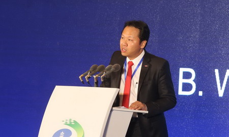 陶氏大中华区总裁林育麟认为,中国的低碳转型历程孕育着巨大商机 陶氏大中华区总裁林育麟认为,中国的低碳转型历程孕育着巨大商机