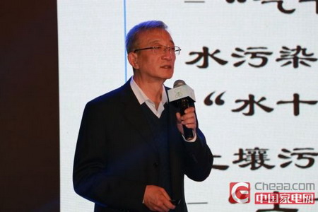 中国疾控中心水处理专家、中国膜工业协会净水专业委员会秘书长鄂学礼